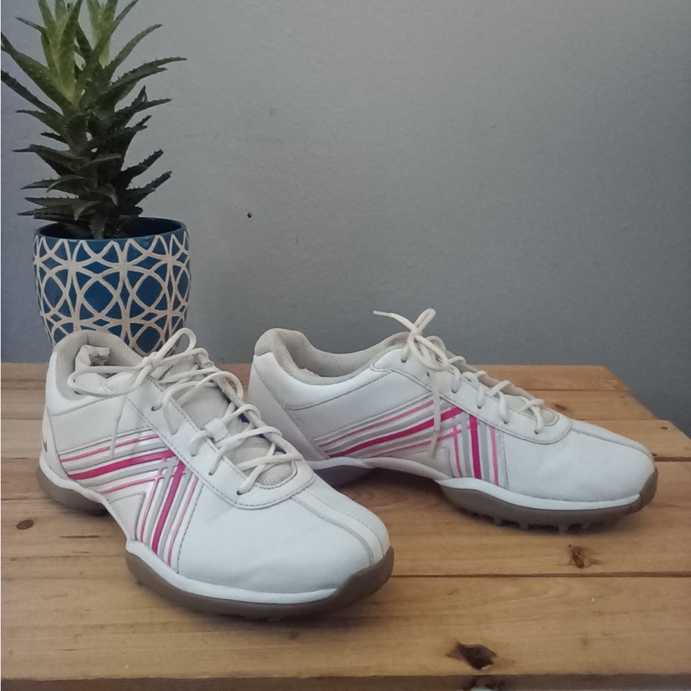 Nike leather athletic / golf shoes